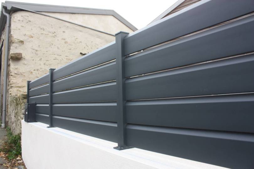 Clture aluminium, modle Equinoxe, lames brise-vent (CLODELYS)