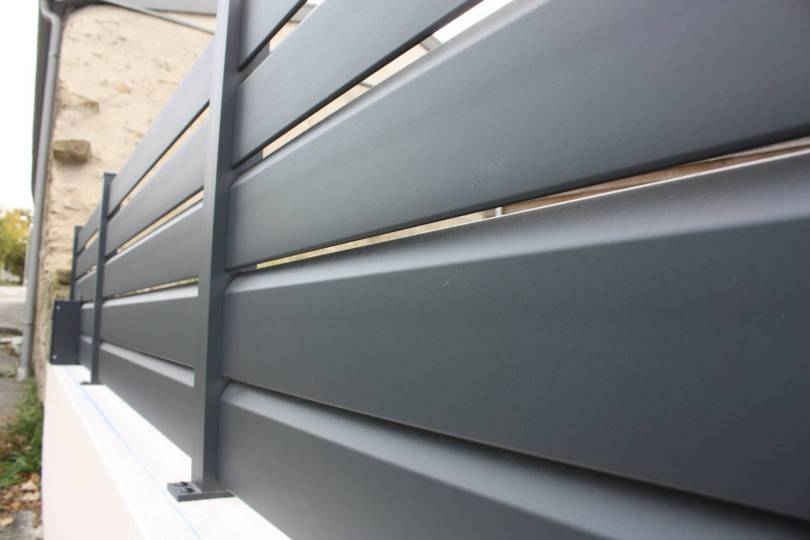 Clture aluminium, modle Equinoxe, lames brise-vent (CLODELYS)