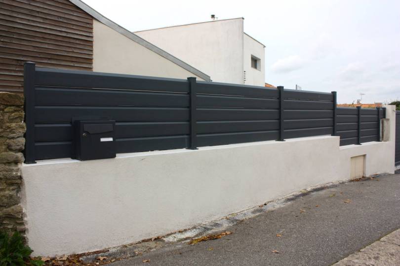 Clture aluminium, modle Equinoxe, lames brise-vent (CLODELYS)